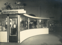 172193 Interieur van het N.S.-station Den Haag S.S. te Den Haag: inlichtingenbureau.